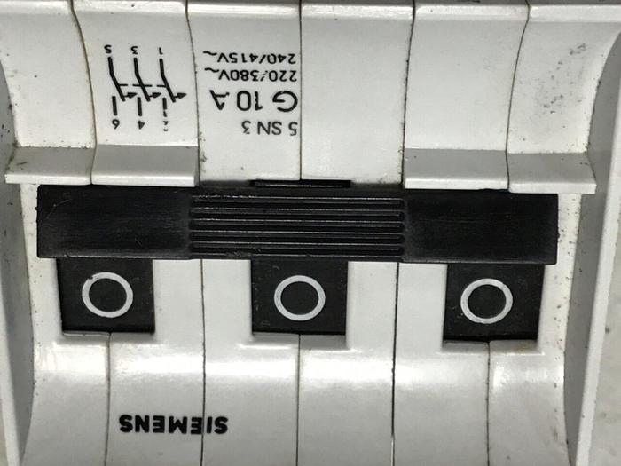 Used SIEMENS 10 Amp Circuit Breaker 5SN3G10A #122607