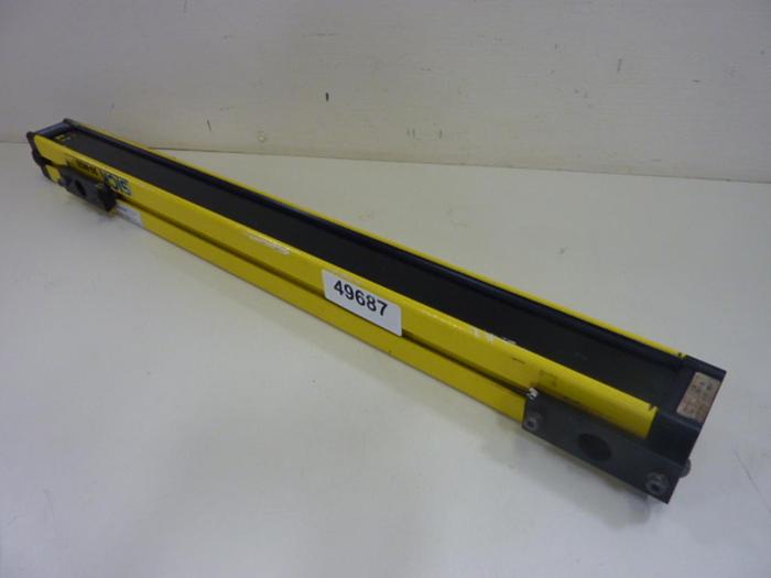 Used SICK OPTIC ELECTRONIC Light Curtain Emitter MGSE60-12B #49687