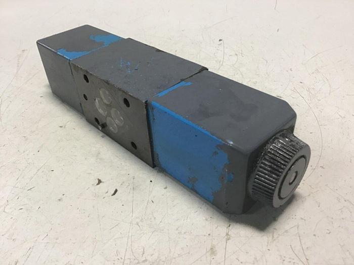 Used VICKERS Directional Valve DG4V-3-6C-M-U-HL7-60 Used