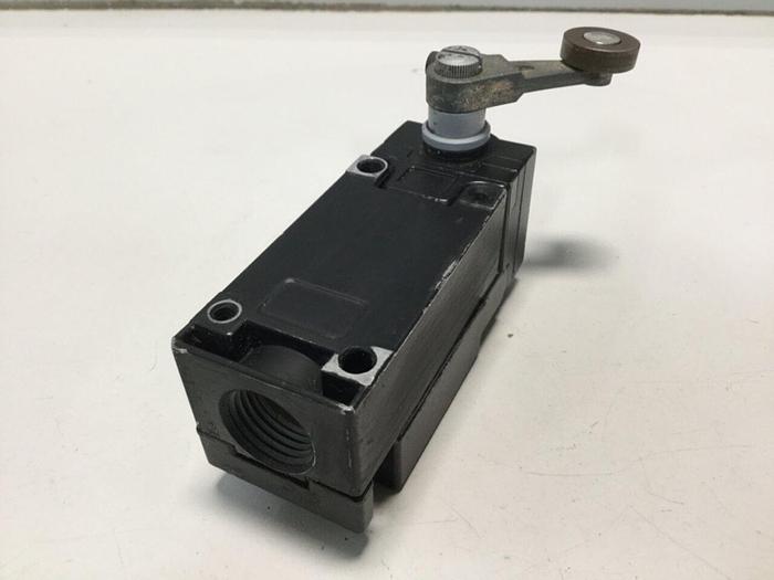 Used SQUARE D Limit Switch 9007AEQ2699 #110620