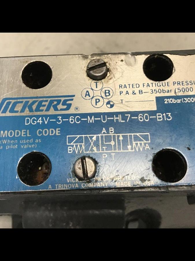 Used VICKERS Solenoid Directional Valve DG4V-3-6C-M-U-HL7-60-B13 Used