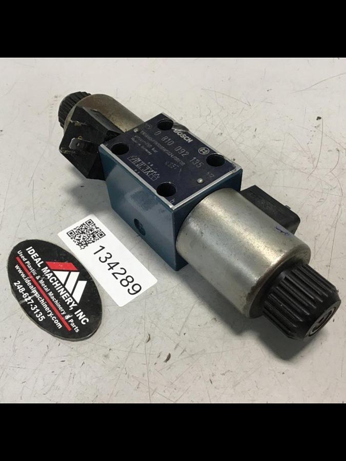 Used BOSCH Hydraulic Valve 0 810 092 135 USED