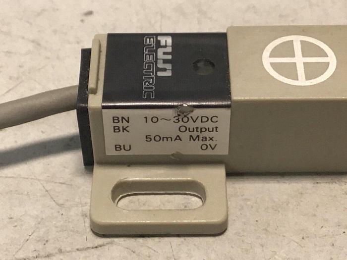 Used FUJI ELECTRIC Proximity Switch PE-B4D3 #128418