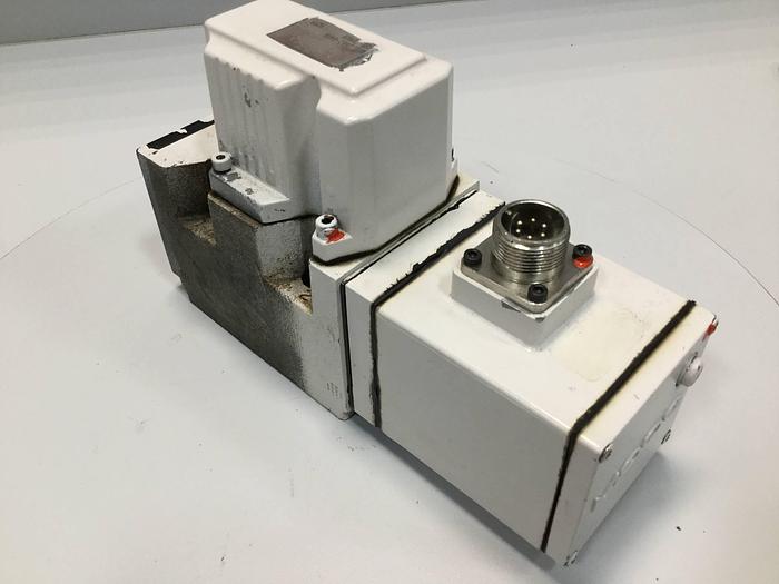 Used MOOG Servo Valve J661-040A Used