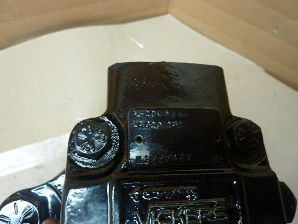 Used VICKERS 4520V42A8