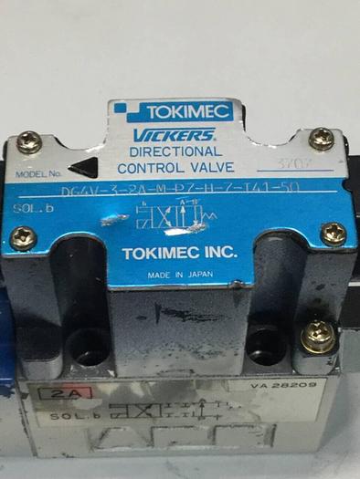 Used VICKERS Tokimec Directional Control Valve DGHV32AMP7H7T4150 #96927