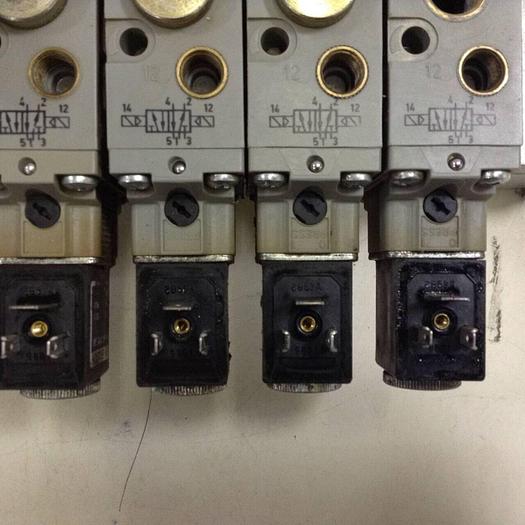 Used BOSCH Manifold & Valves 0 820 023 502 / MANIFOLD #88075