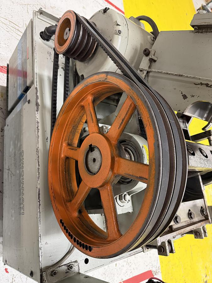 Used DNL / NOT CLEANED CINCINNATI MILACRON GRINDER CMS 912
