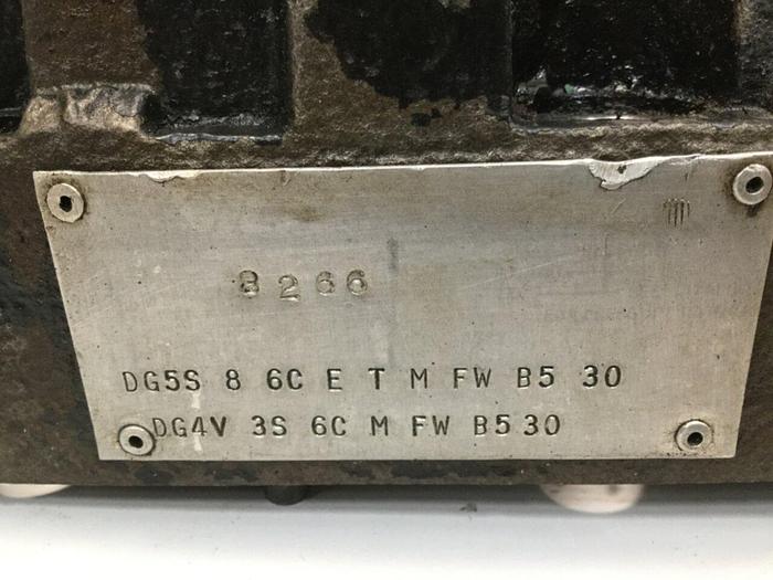 Used VICKERS Valve DG4V-3S-6C-M-FW-B5-60 #102966