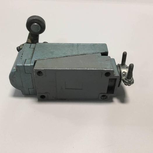 Used SQUARE D Limit Switch 9007B54A #97102