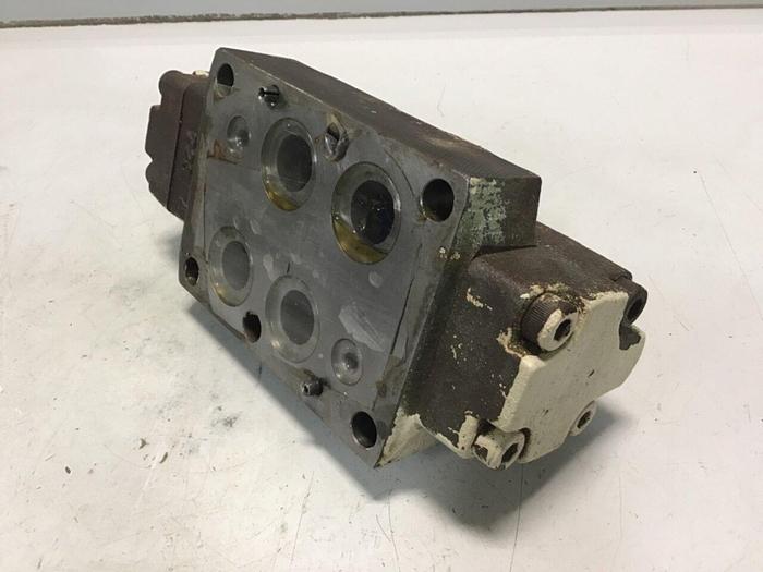 Used YUKEN Directional Valve DHG-06-3C31-5037 #137988