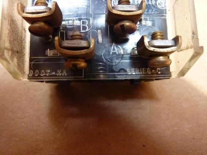 Used ALLEN BRADLEY Push Button 800T-A2 BLACK #38178