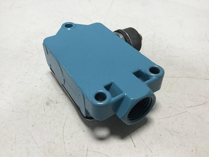 Used MICRO SWITCH Limit Switch BAF1-2RN-RH #121543