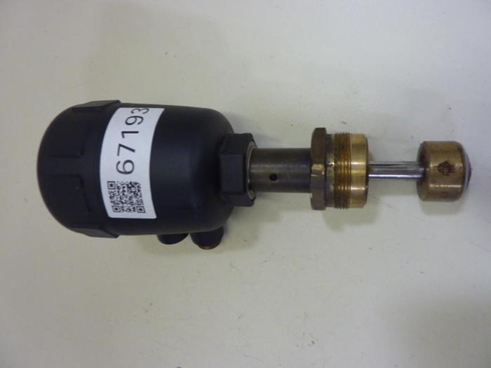 Used BURKERT EASY FLUID CONTROL Angle Seat Valve 2000 A 25,0 PTFE #67193