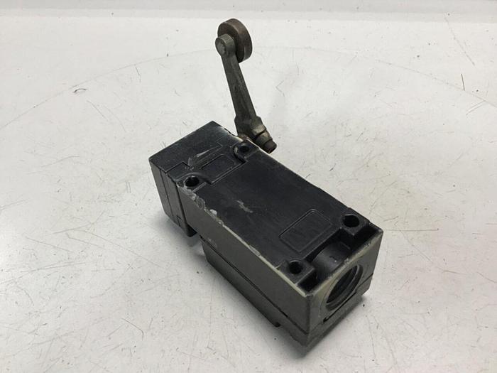Used SQUARE D Limit Switch 9007-AEQ2724 #122132