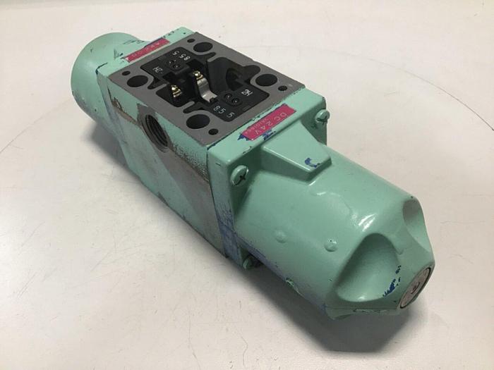 Used SPERRY VICKERS Valve DG4S533CWTRF10 #113009