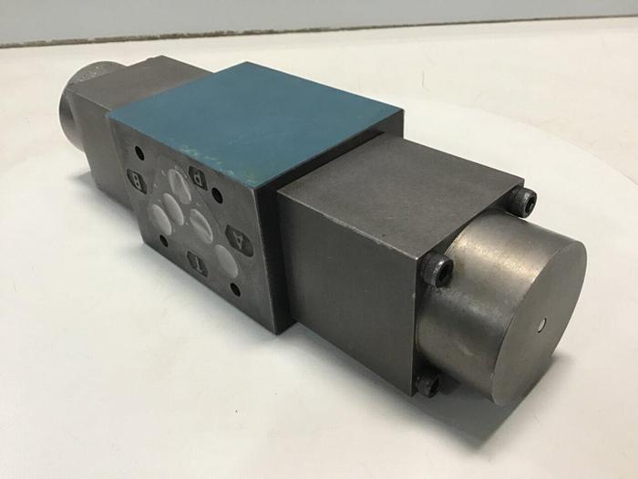 Used BOSCH Directional Valve 0 811 404 832 Used