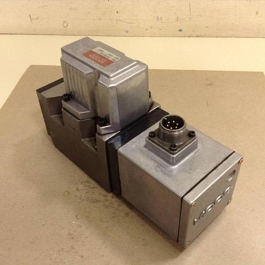 Used MOOG Servo Valve J661B173A Used