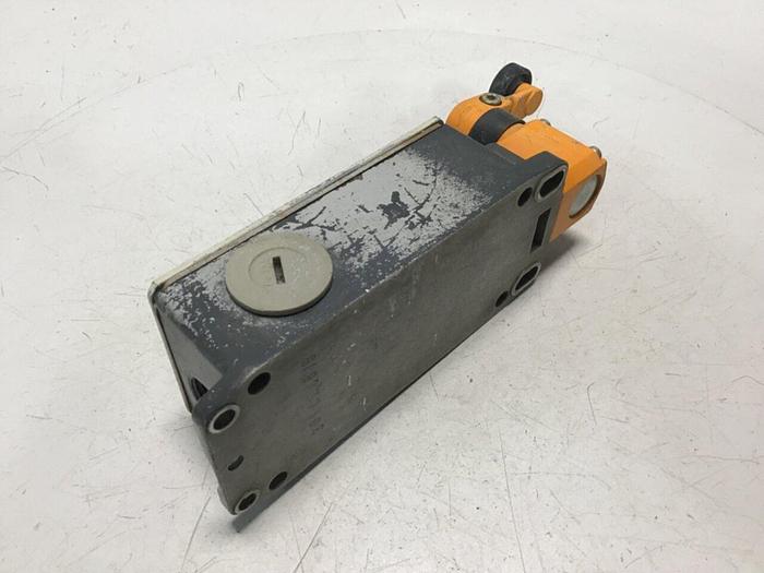 Used SIEMENS Limit Switch 3SE3 404-1G #121608