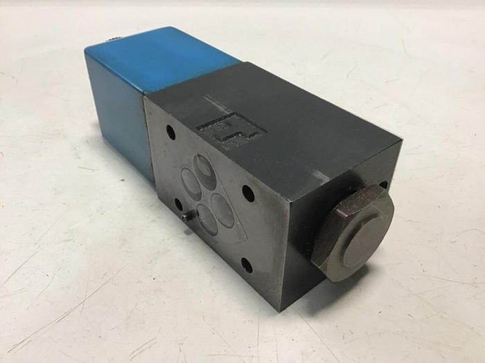 Used VICKERS Directional Valve DG4V-3S-22AL-M-U-H5-60 #131561