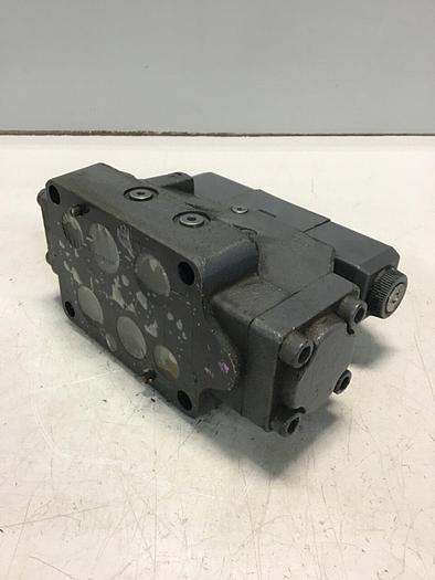 Used VICKERS Solenoid Directional Valve DG4V-3-6C-M-U-HL7-60-B13 Used