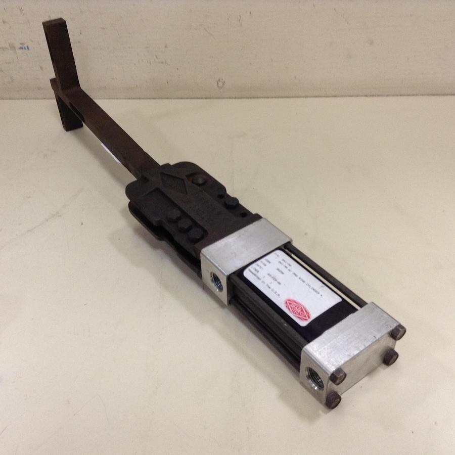Used DESTACO Tongue Mount Clamp w/ Magnetic Ring 841-MR Used