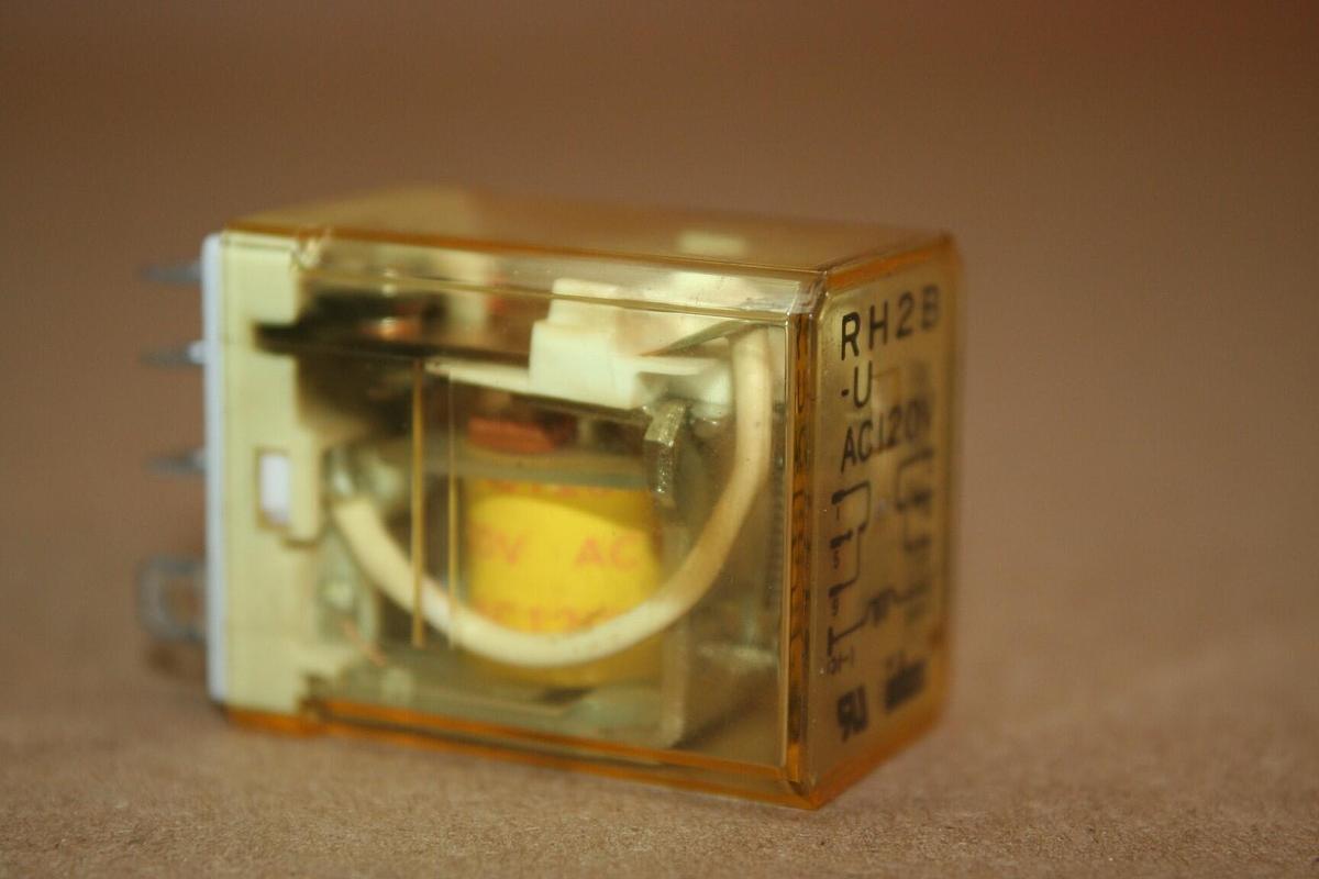 Used IDEC Relay RH2B-U #20438