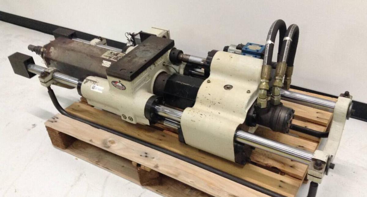 Used CINCINNATI MILACRON 2.27 Oz Injection Unit VS33-28MM USED 