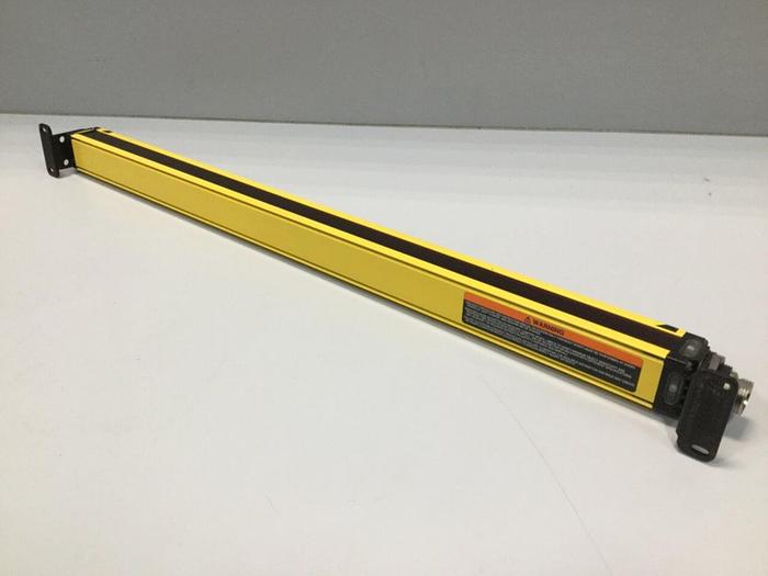 Used BANNER ENGINEERING Light Curtain Emitter MSE2424Y #102782