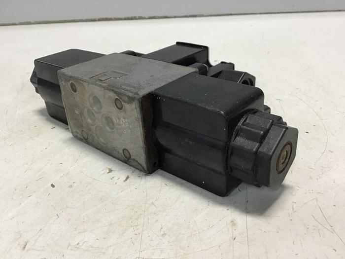 Used TOKIMEC Valve DG4V-3-6C-M-P2-T-7-52 #138059