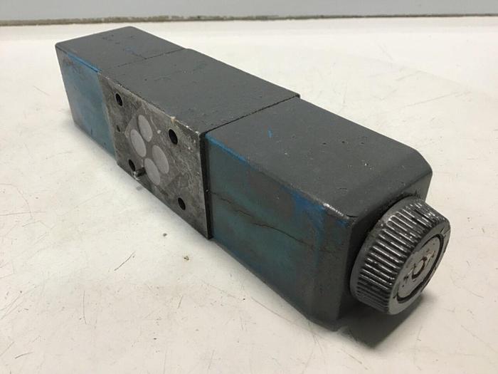 Used VICKERS Directional Valve DG4V-3-6C-M-U-H7-60 #133006