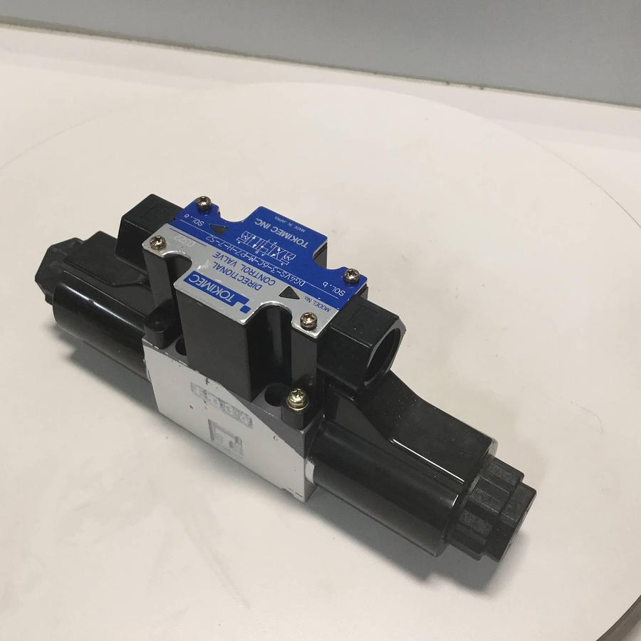 Used TOKIMEC Directional Control Valve DG4V-3-6C-M-P7-H-7-52 USED