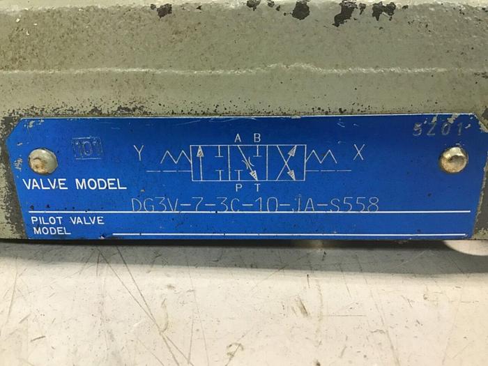 Used VICKERS Valve DG3V-7-3C-10-JA-S558 Used #137405