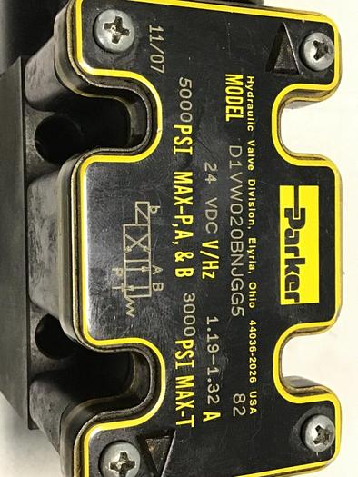 Used PARKER Hydraulic Valve D1VW020BNJGG5 #111653