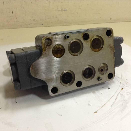 Used VICKERS Valve DG4V-3-6C-M-U-HL7-60 Used