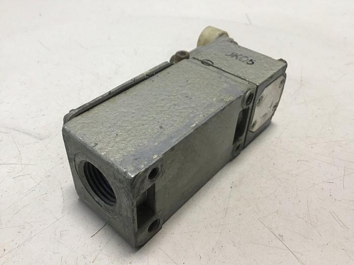 Used TELEMECANIQUE Lox-Switch C2JK05 #121827