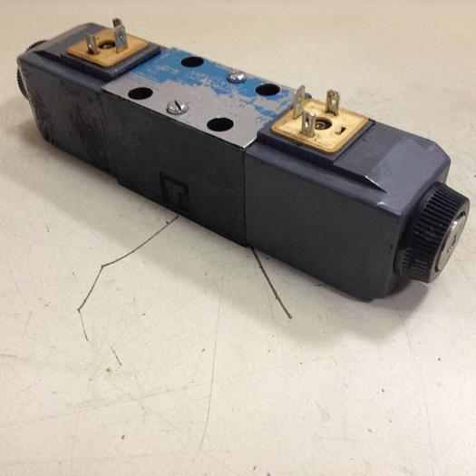 Used VICKERS Directional Valve DG4V-3-6C-M-U-HL7-60 Used