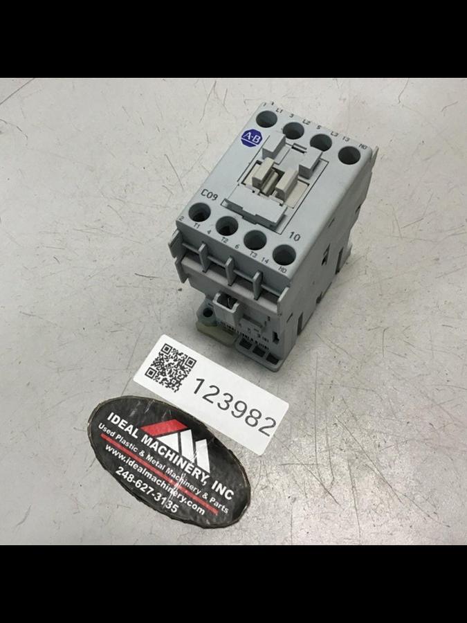 Used ALLEN BRADLEY Contactor 100-C09.10 SER A Used
