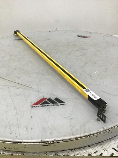 Used BANNER ENGINEERING Light Curtain SLPE25-1110P8 USED