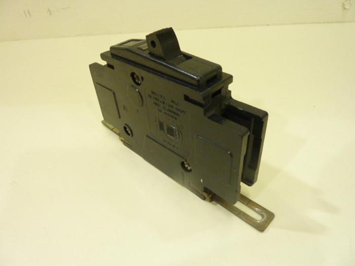 Used SQUARE D 30 Amp Circuit Breaker QOU130 #42874