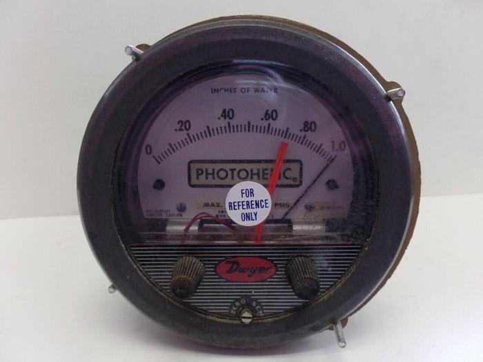 Used DWYER Photohelic Pressure Gauge 3001C #6738