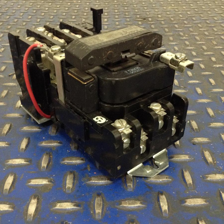 Used GENERAL ELECTRIC (G.E.) Motor Starter Size 00 CR306A0 USED