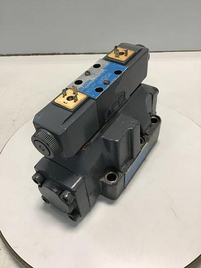 Used VICKERS Solenoid Directional Valve DG4V-3-6C-M-U-HL7-60-B13 Used