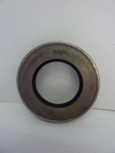 Used CR INDUSTRIES Oil Seal 306124 Used
