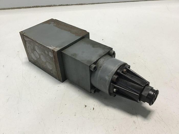 Used ARBURG Valve 4WRE 10 EA32-12/24Z4/M-425 Used