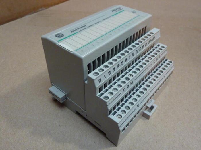 Used ALLEN BRADLEY Output Module Flex I/O 1794-OB16P 1794-TB3 SER A USED