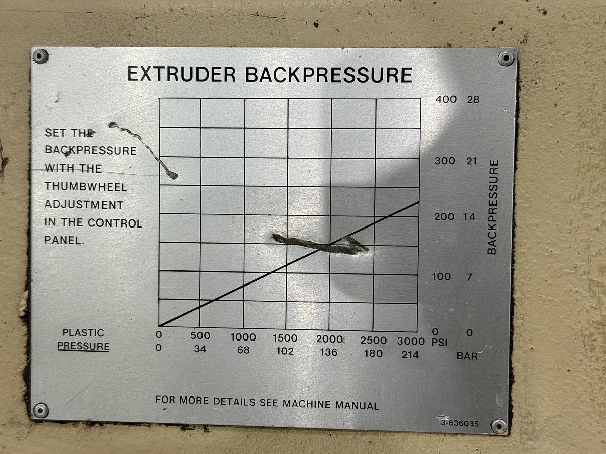 Used HUSKY 24 Oz Injection Unit XL300-24 / IU Used