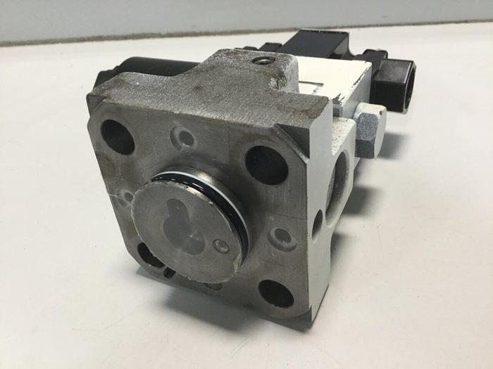 Used TOKIMEC Directional Control Valve DG4V-3-2A-M-P7-H-7-52 #106414