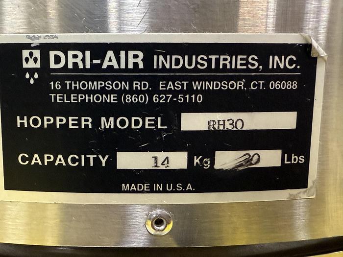 Used DRI AIR INDUSTRIES Dryer & Hopper HP4-X100 FM USED