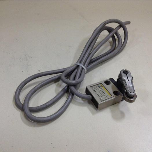 Used OMRON Limit Switch D4C-9033 #83663